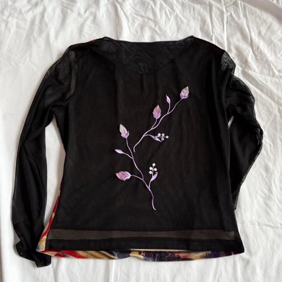 Graphic Print Women's Top - Picture 2 of 3